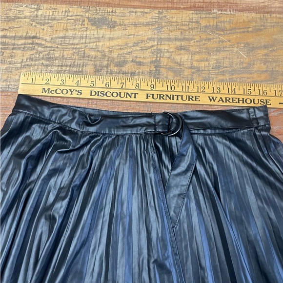 Zara women’s XL Black Faux Leather Pleated Midi Skirt vegan - Picture 6 of 11